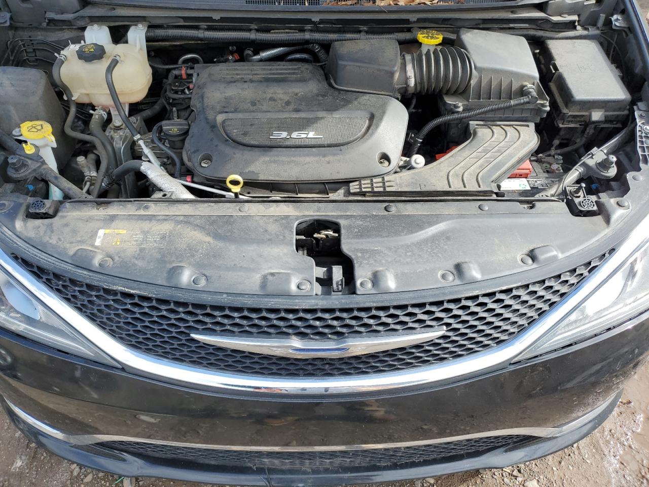 Photo 11 VIN: 2C4RC1BG2JR126396 - CHRYSLER PACIFICA 