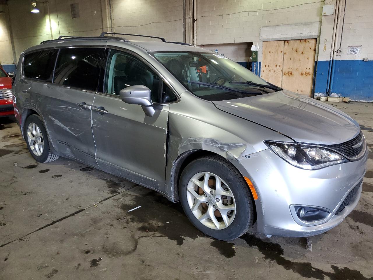 Photo 3 VIN: 2C4RC1BG2JR128357 - CHRYSLER PACIFICA 