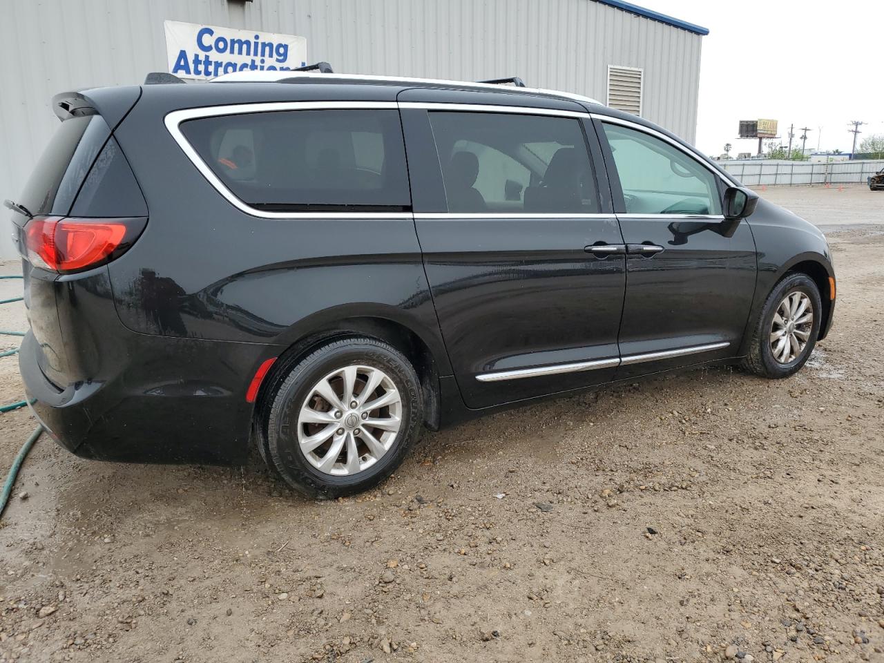 Photo 2 VIN: 2C4RC1BG2JR153968 - CHRYSLER PACIFICA 