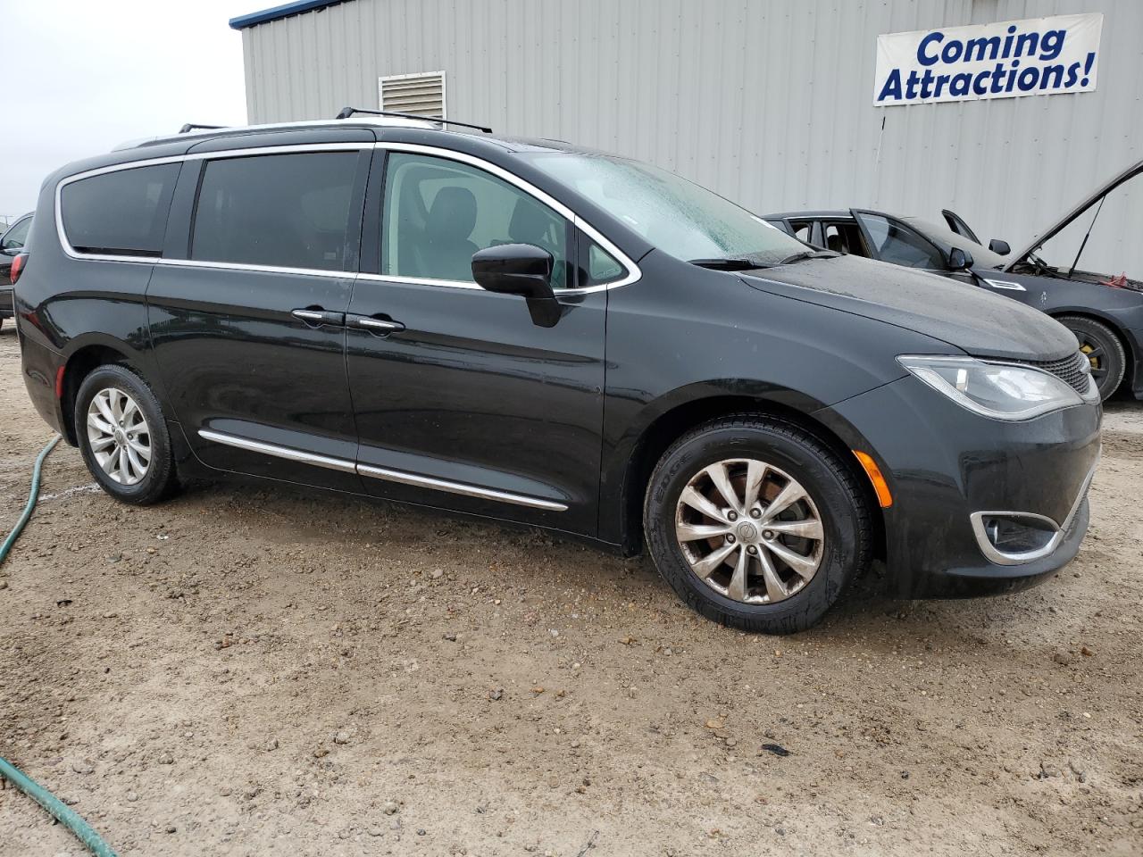 Photo 3 VIN: 2C4RC1BG2JR153968 - CHRYSLER PACIFICA 