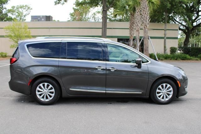 Photo 2 VIN: 2C4RC1BG2JR355077 - CHRYSLER PACIFICA 