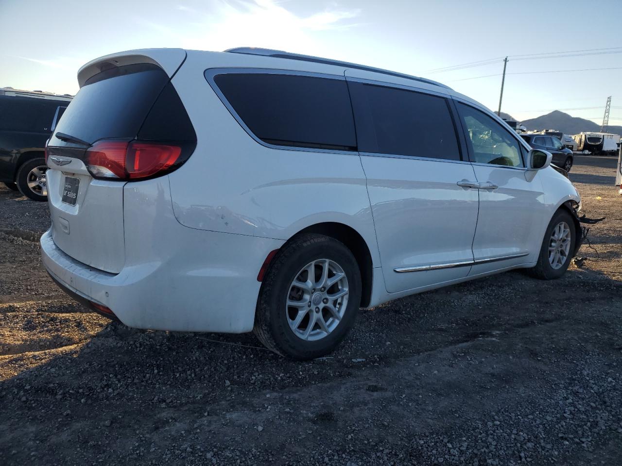 Photo 2 VIN: 2C4RC1BG2LR140284 - CHRYSLER PACIFICA 