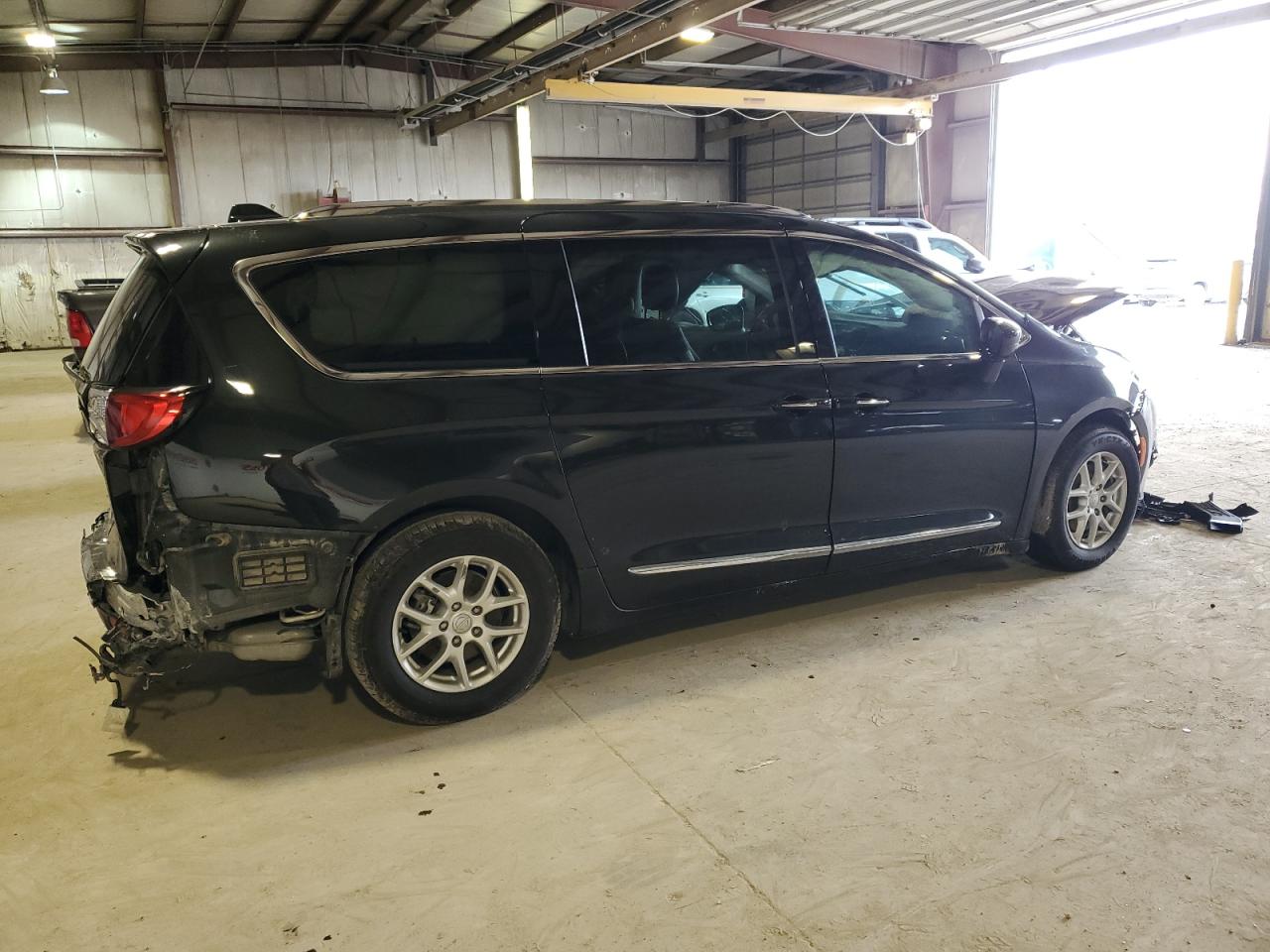 Photo 2 VIN: 2C4RC1BG2LR232950 - CHRYSLER PACIFICA 