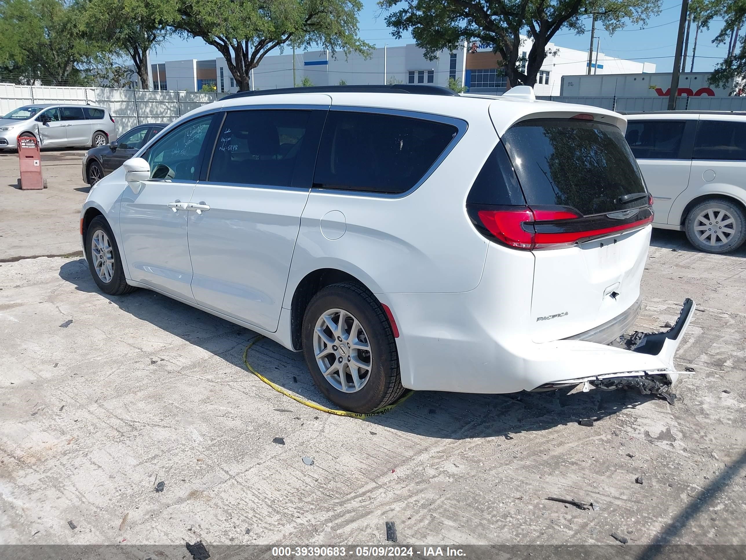 Photo 2 VIN: 2C4RC1BG2NR168590 - CHRYSLER PACIFICA 