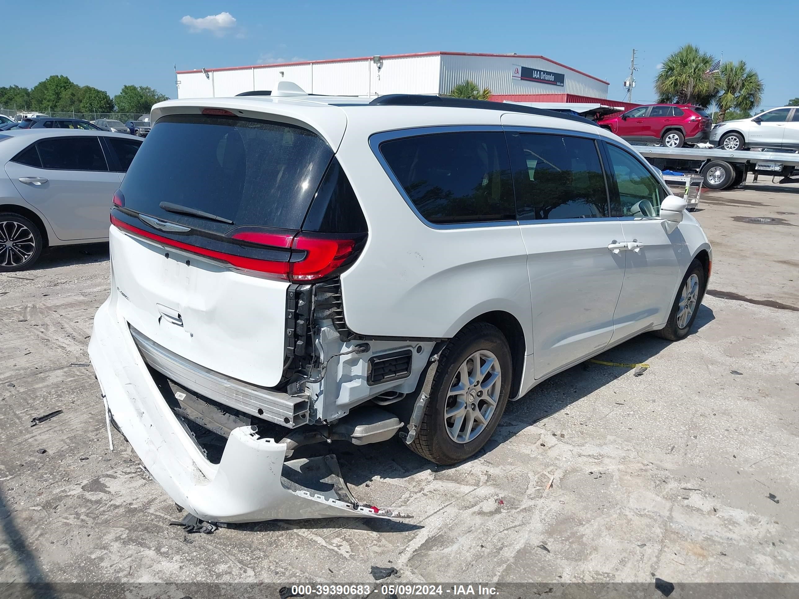 Photo 3 VIN: 2C4RC1BG2NR168590 - CHRYSLER PACIFICA 