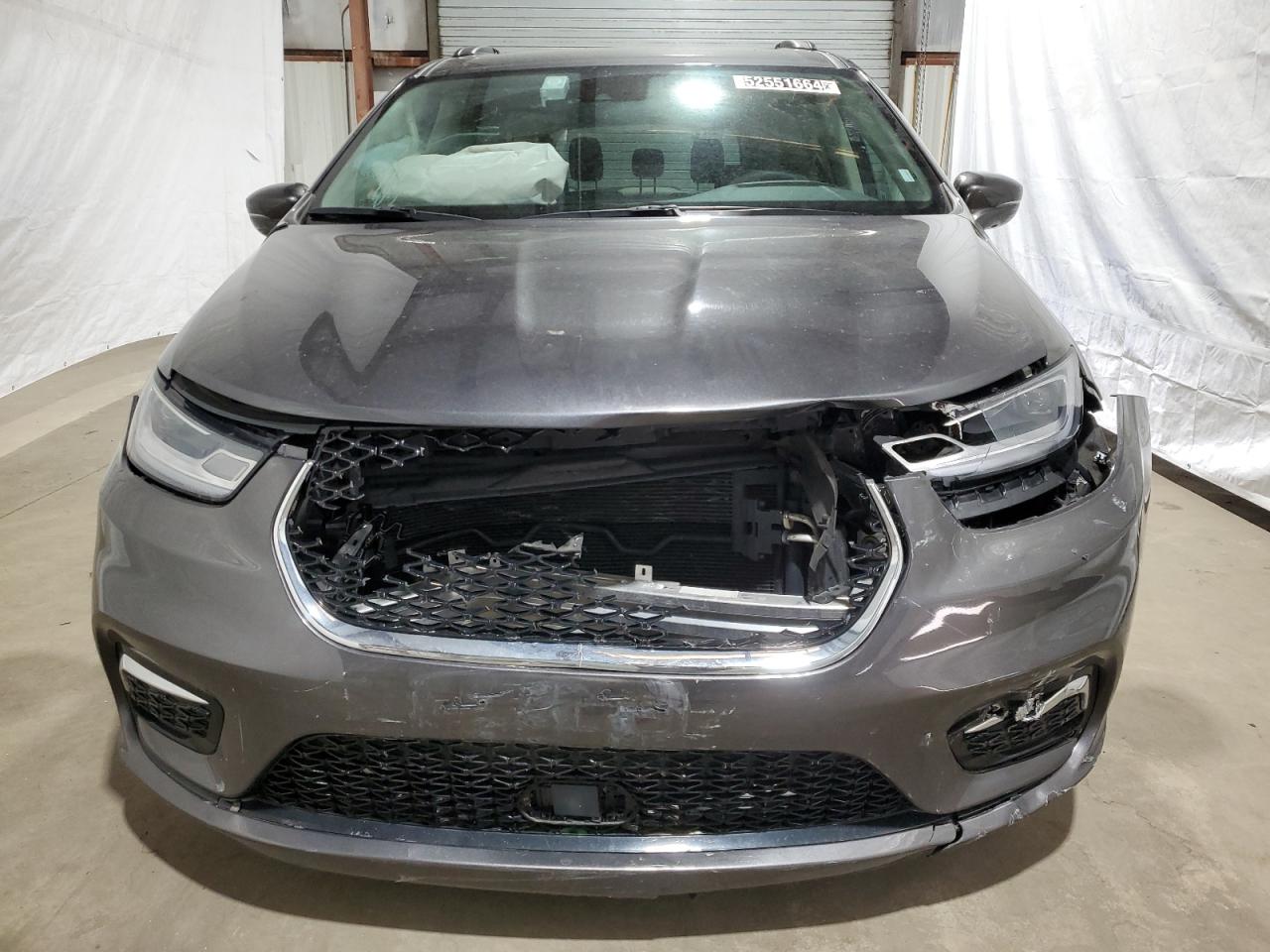 Photo 4 VIN: 2C4RC1BG2NR170520 - CHRYSLER PACIFICA 