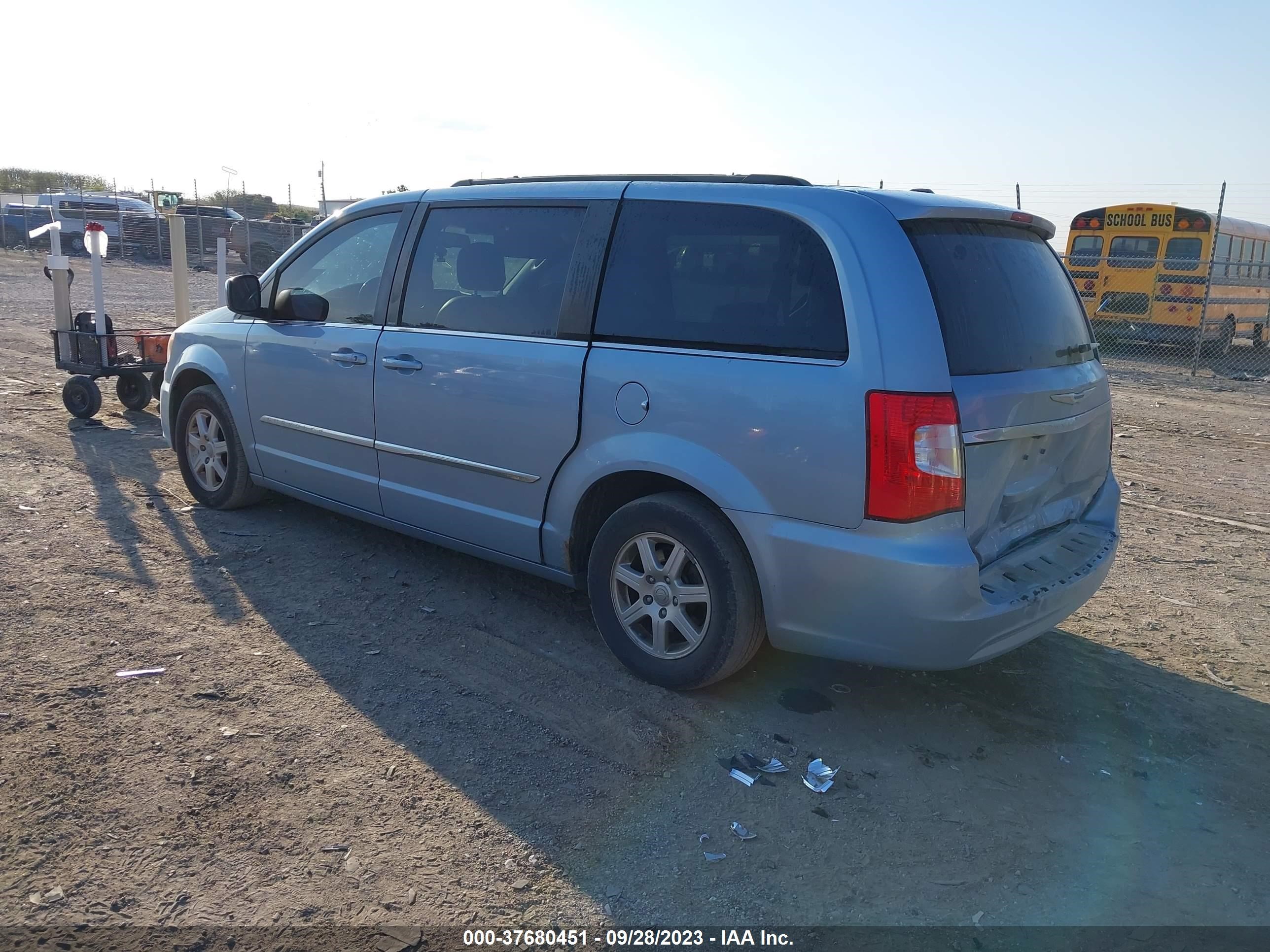 Photo 2 VIN: 2C4RC1BG3CR317764 - CHRYSLER TOWN & COUNTRY 