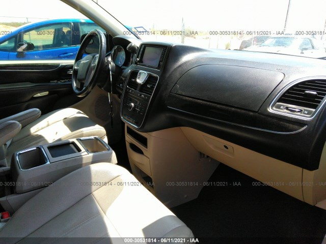 Photo 4 VIN: 2C4RC1BG3DR555809 - CHRYSLER TOWN & COUNTRY 