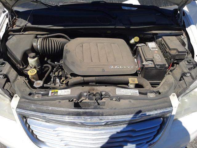 Photo 6 VIN: 2C4RC1BG3DR584131 - CHRYSLER TOWN &AMP COU 