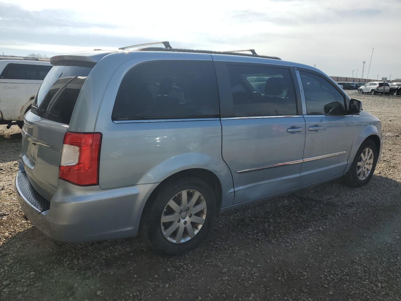 Photo 2 VIN: 2C4RC1BG3DR696928 - CHRYSLER TOWN & COUNTRY 