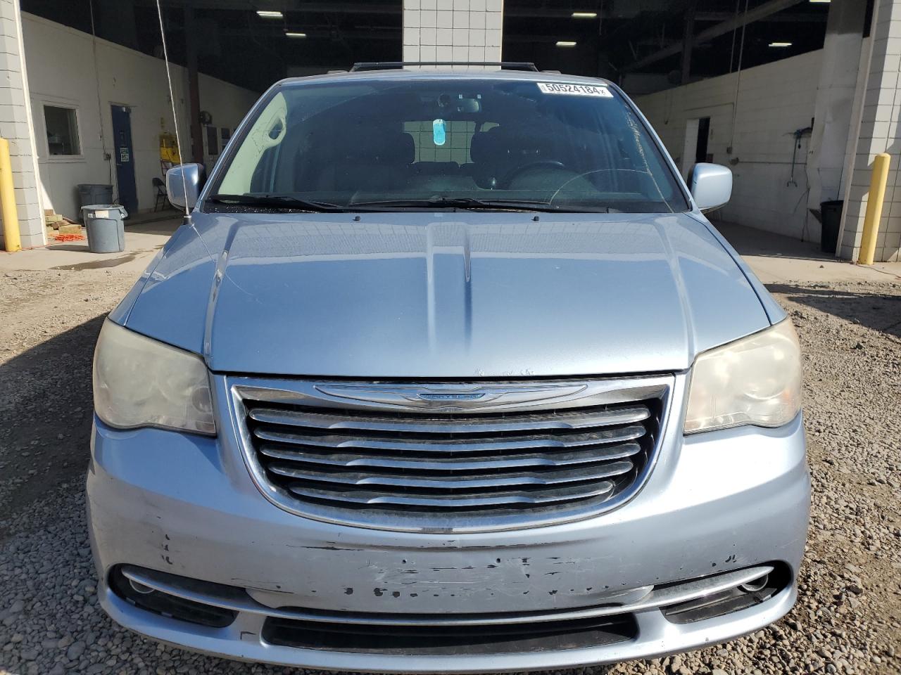 Photo 4 VIN: 2C4RC1BG3DR696928 - CHRYSLER TOWN & COUNTRY 