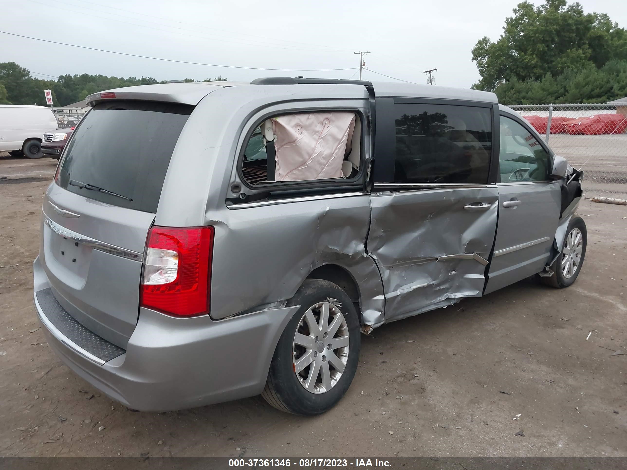 Photo 3 VIN: 2C4RC1BG3DR708513 - CHRYSLER TOWN & COUNTRY 