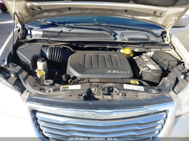 Photo 9 VIN: 2C4RC1BG3ER124257 - CHRYSLER TOWN & COUNTRY 