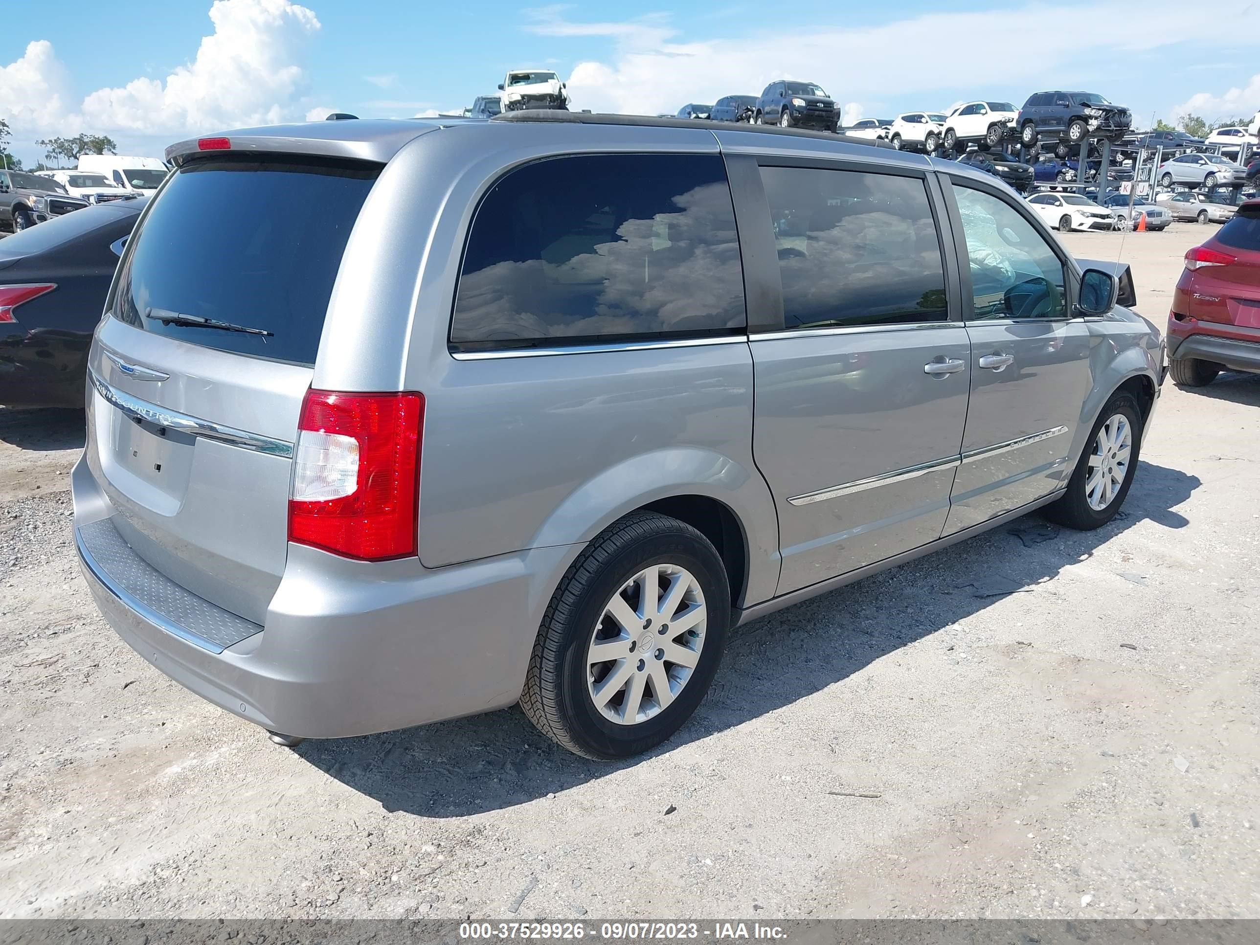 Photo 3 VIN: 2C4RC1BG3GR111737 - CHRYSLER TOWN & COUNTRY 