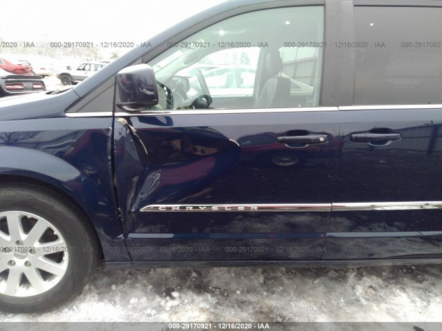 Photo 5 VIN: 2C4RC1BG3GR147976 - CHRYSLER TOWN & COUNTRY 