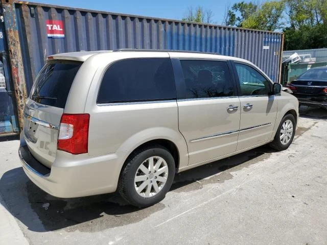 Photo 2 VIN: 2C4RC1BG3GR149727 - CHRYSLER TOWN & COU 