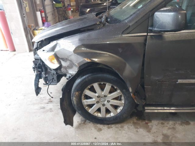 Photo 5 VIN: 2C4RC1BG3GR221557 - CHRYSLER TOWN AND COUNTRY 