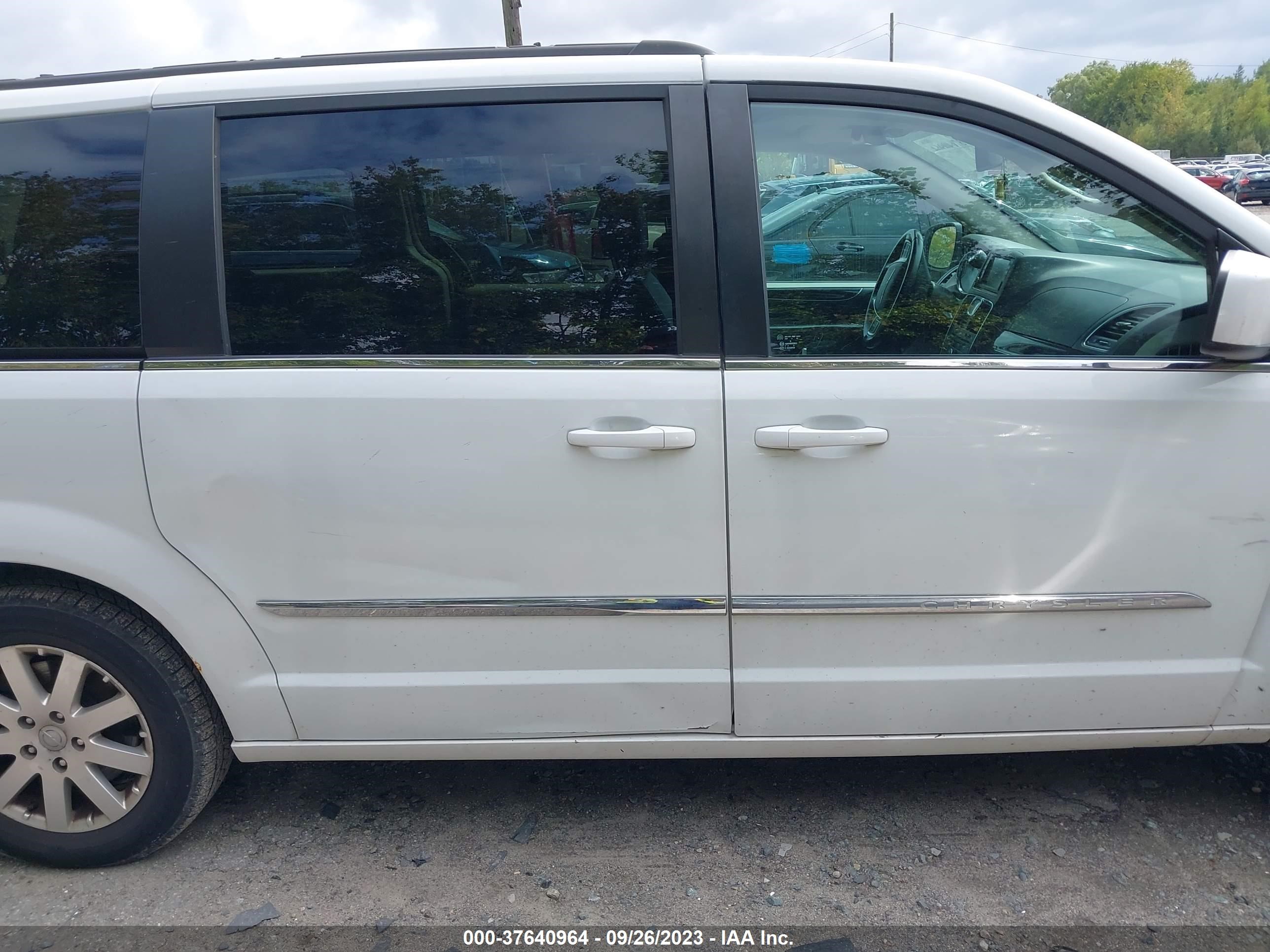 Photo 12 VIN: 2C4RC1BG3GR231635 - CHRYSLER TOWN & COUNTRY 