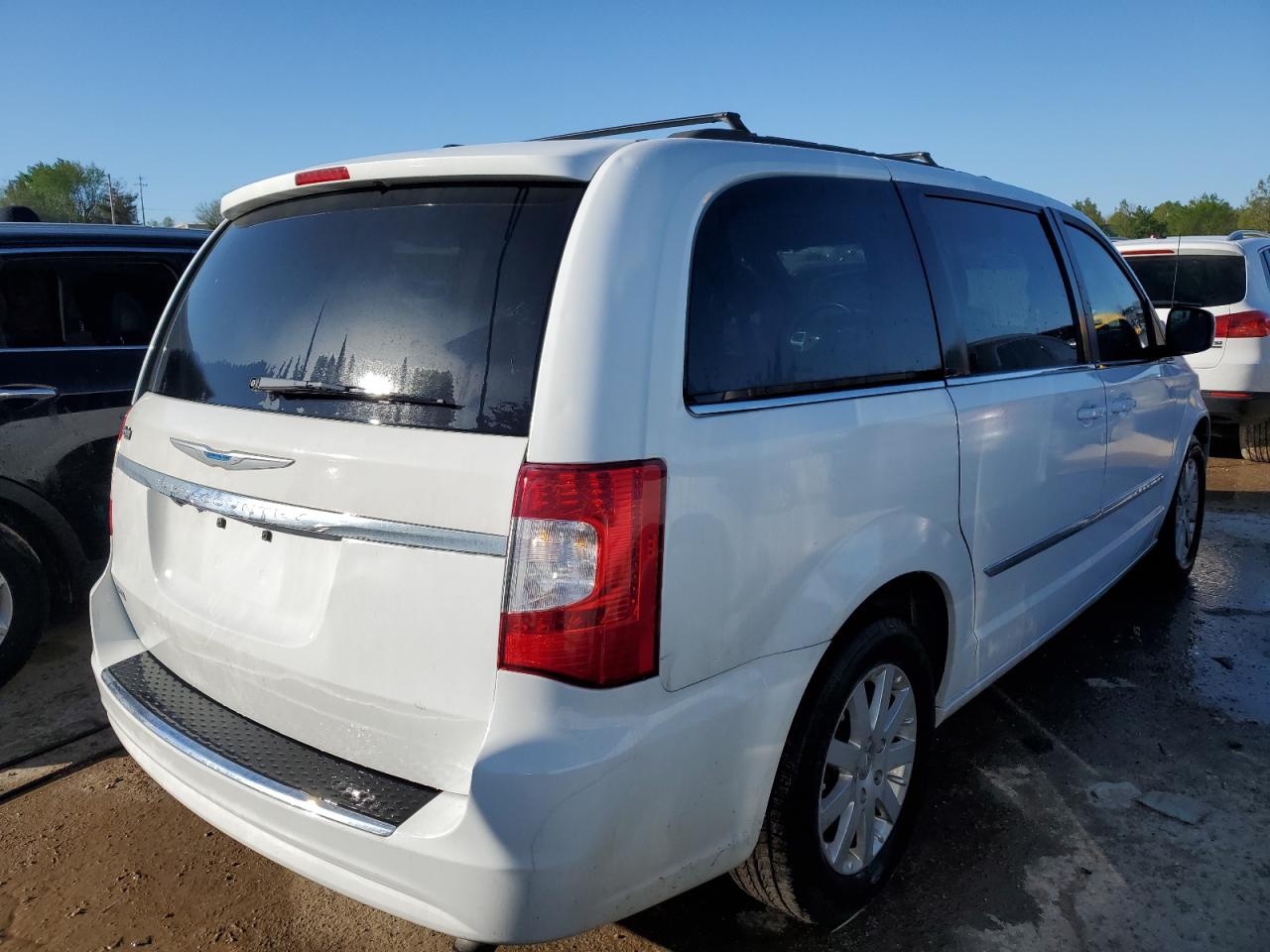 Photo 2 VIN: 2C4RC1BG3GR281063 - CHRYSLER TOWN & COUNTRY 