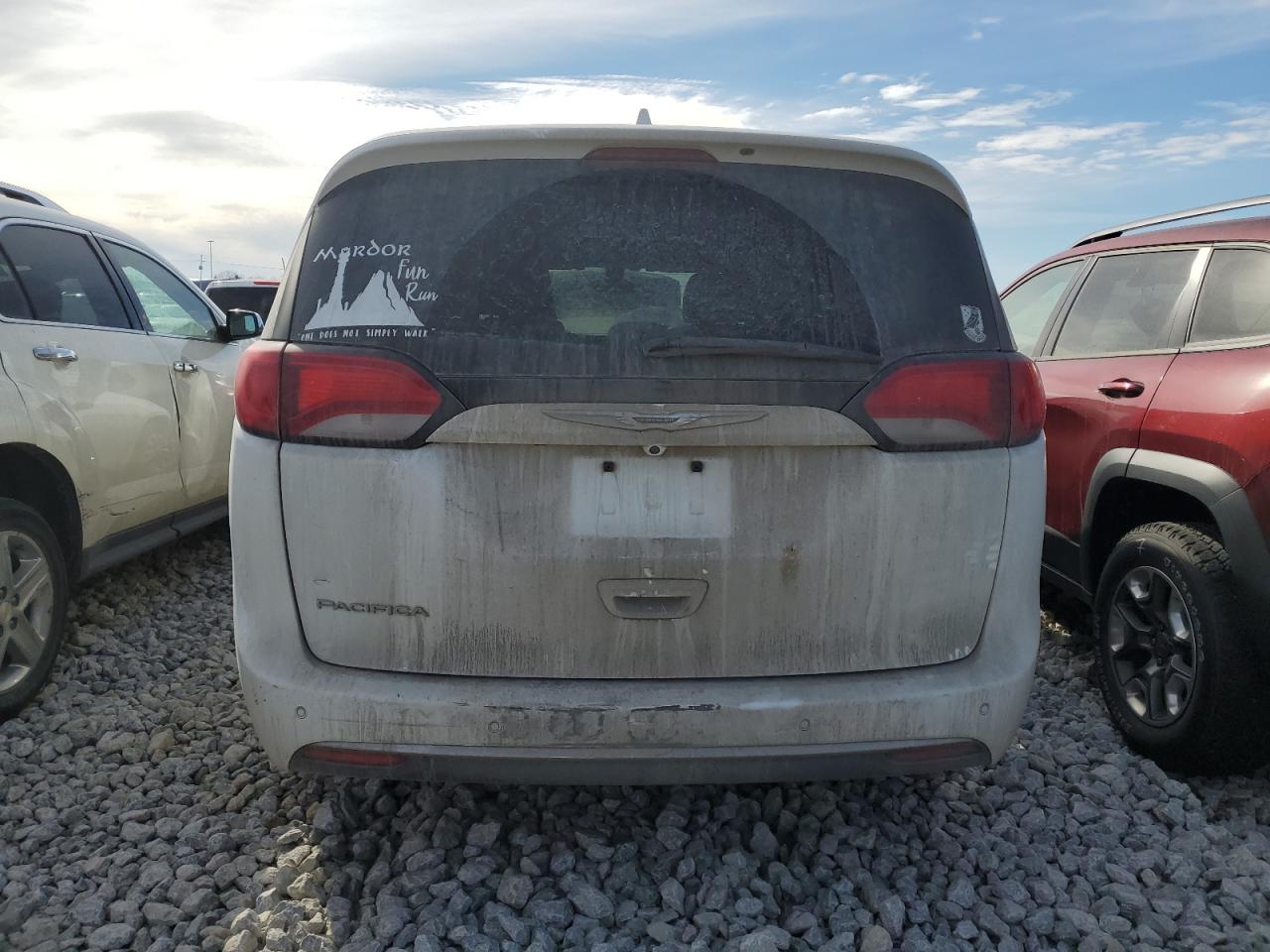 Photo 5 VIN: 2C4RC1BG3HR572390 - CHRYSLER PACIFICA 