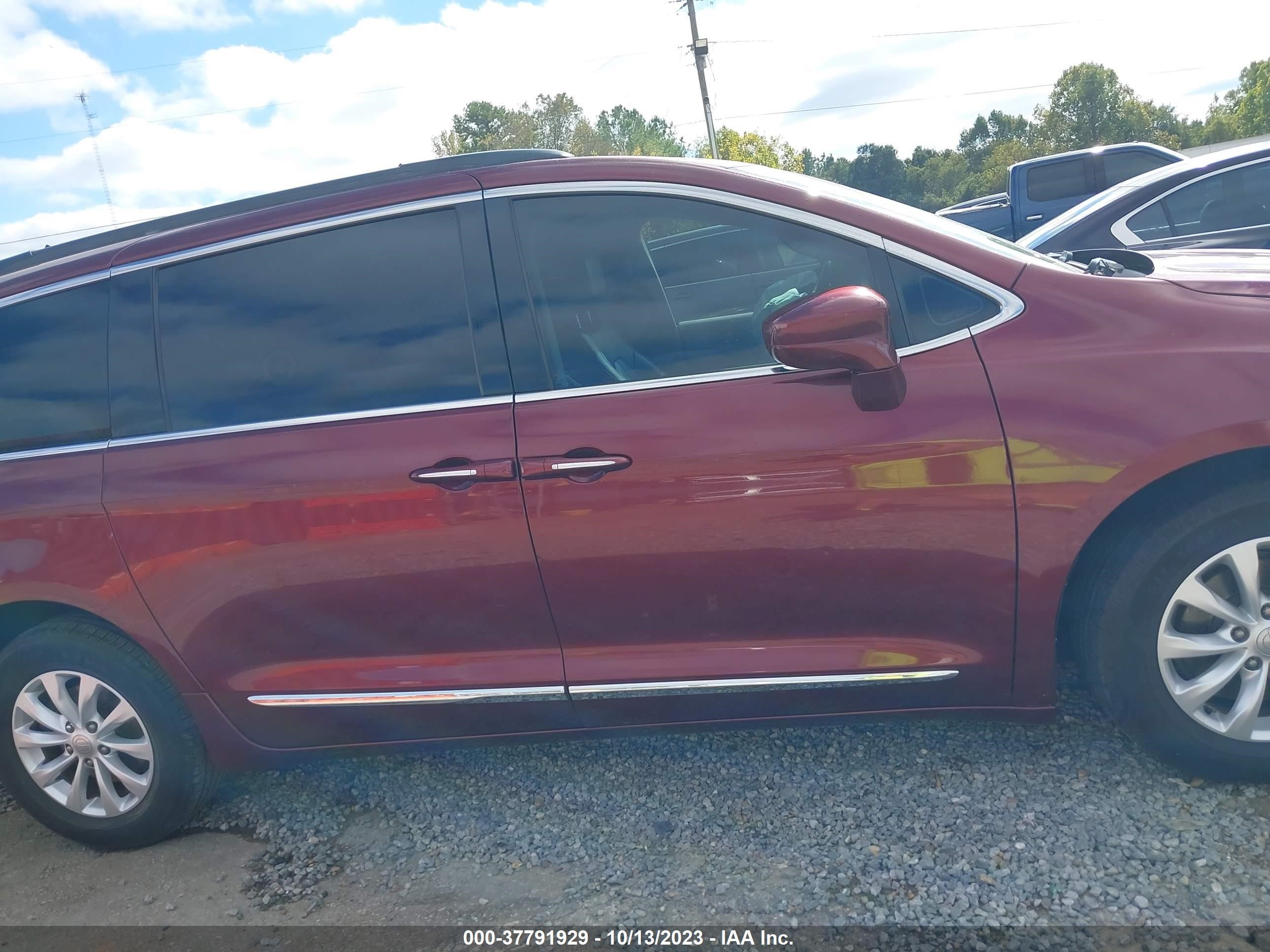 Photo 12 VIN: 2C4RC1BG3HR642616 - CHRYSLER PACIFICA 