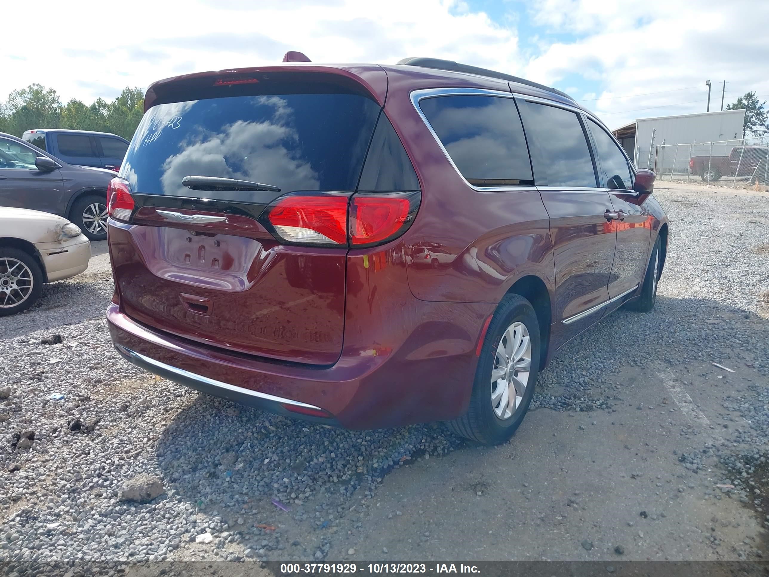 Photo 3 VIN: 2C4RC1BG3HR642616 - CHRYSLER PACIFICA 