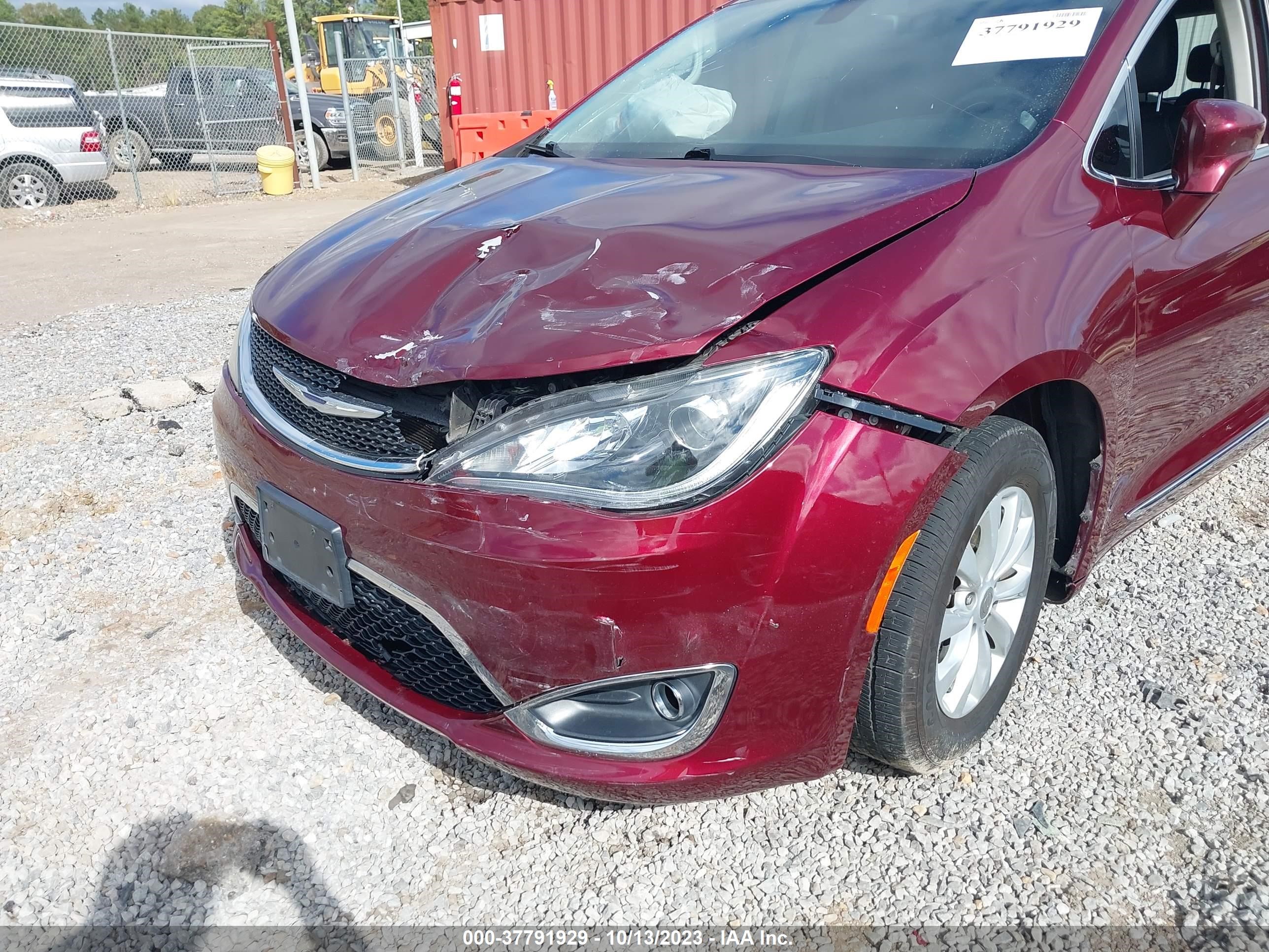 Photo 5 VIN: 2C4RC1BG3HR642616 - CHRYSLER PACIFICA 