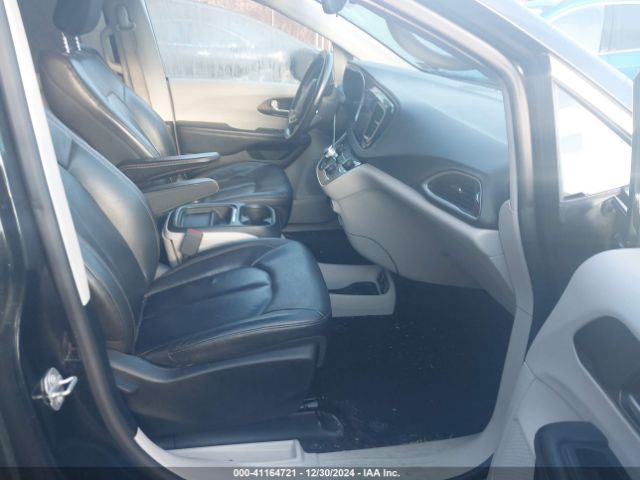 Photo 4 VIN: 2C4RC1BG3HR747995 - CHRYSLER PACIFICA 