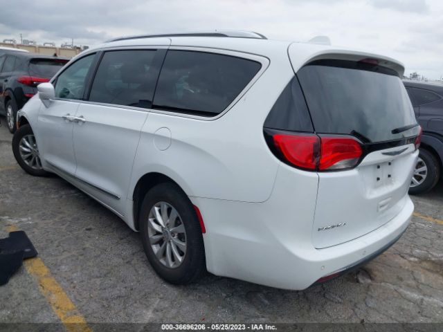 Photo 2 VIN: 2C4RC1BG3JR142882 - CHRYSLER PACIFICA 