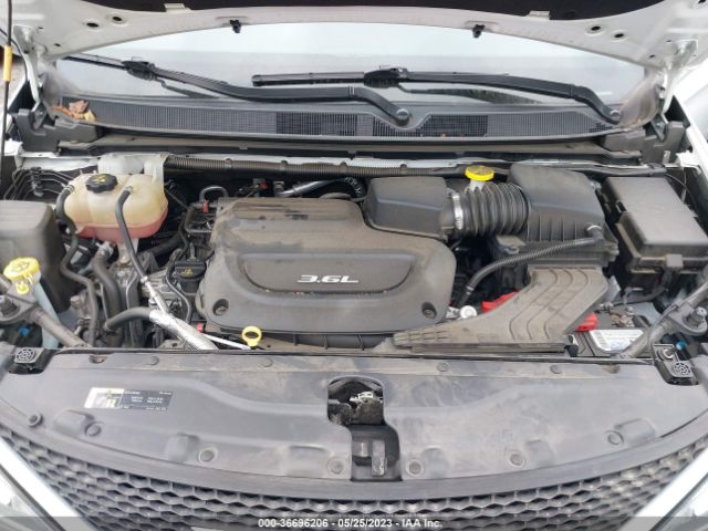 Photo 9 VIN: 2C4RC1BG3JR142882 - CHRYSLER PACIFICA 