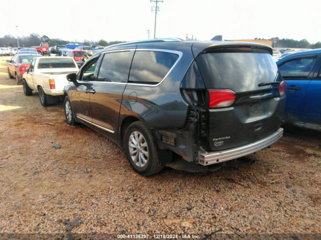 Photo 2 VIN: 2C4RC1BG3JR142977 - CHRYSLER PACIFICA 