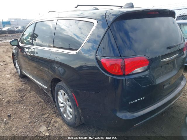 Photo 2 VIN: 2C4RC1BG3JR174649 - CHRYSLER PACIFICA 