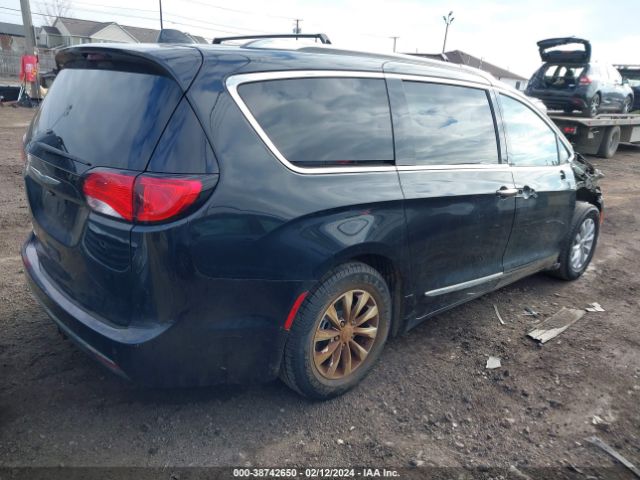 Photo 3 VIN: 2C4RC1BG3JR174649 - CHRYSLER PACIFICA 