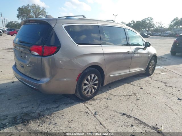 Photo 3 VIN: 2C4RC1BG3JR262102 - CHRYSLER PACIFICA 