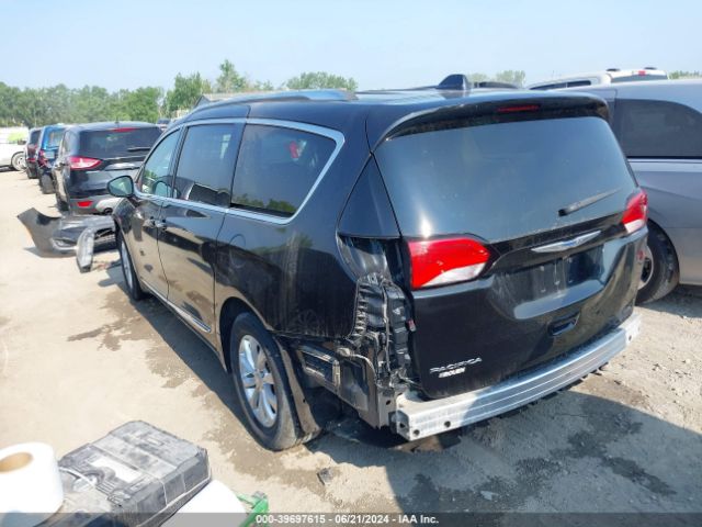 Photo 2 VIN: 2C4RC1BG3JR269390 - CHRYSLER PACIFICA 