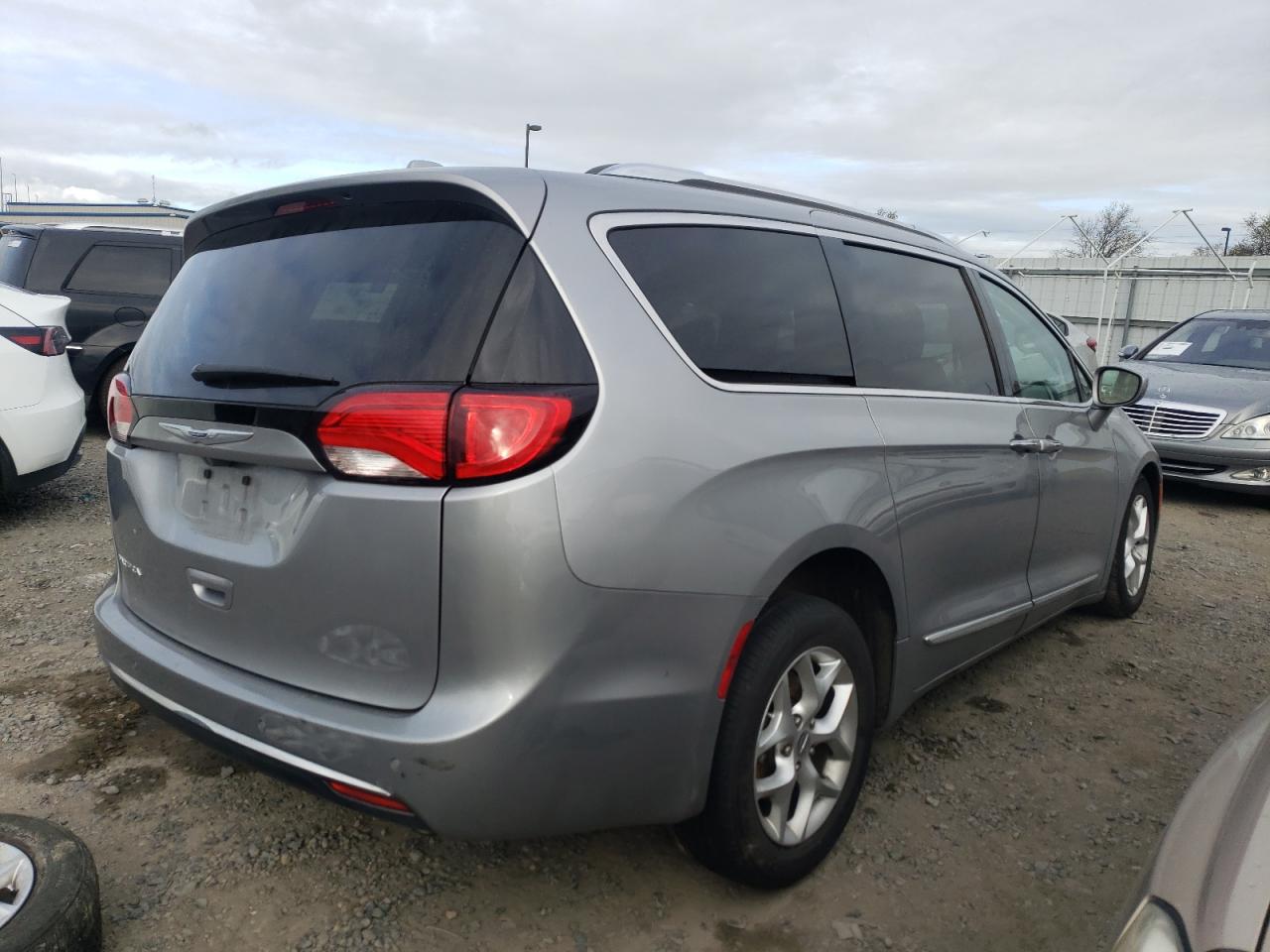 Photo 2 VIN: 2C4RC1BG3LR115913 - CHRYSLER PACIFICA 