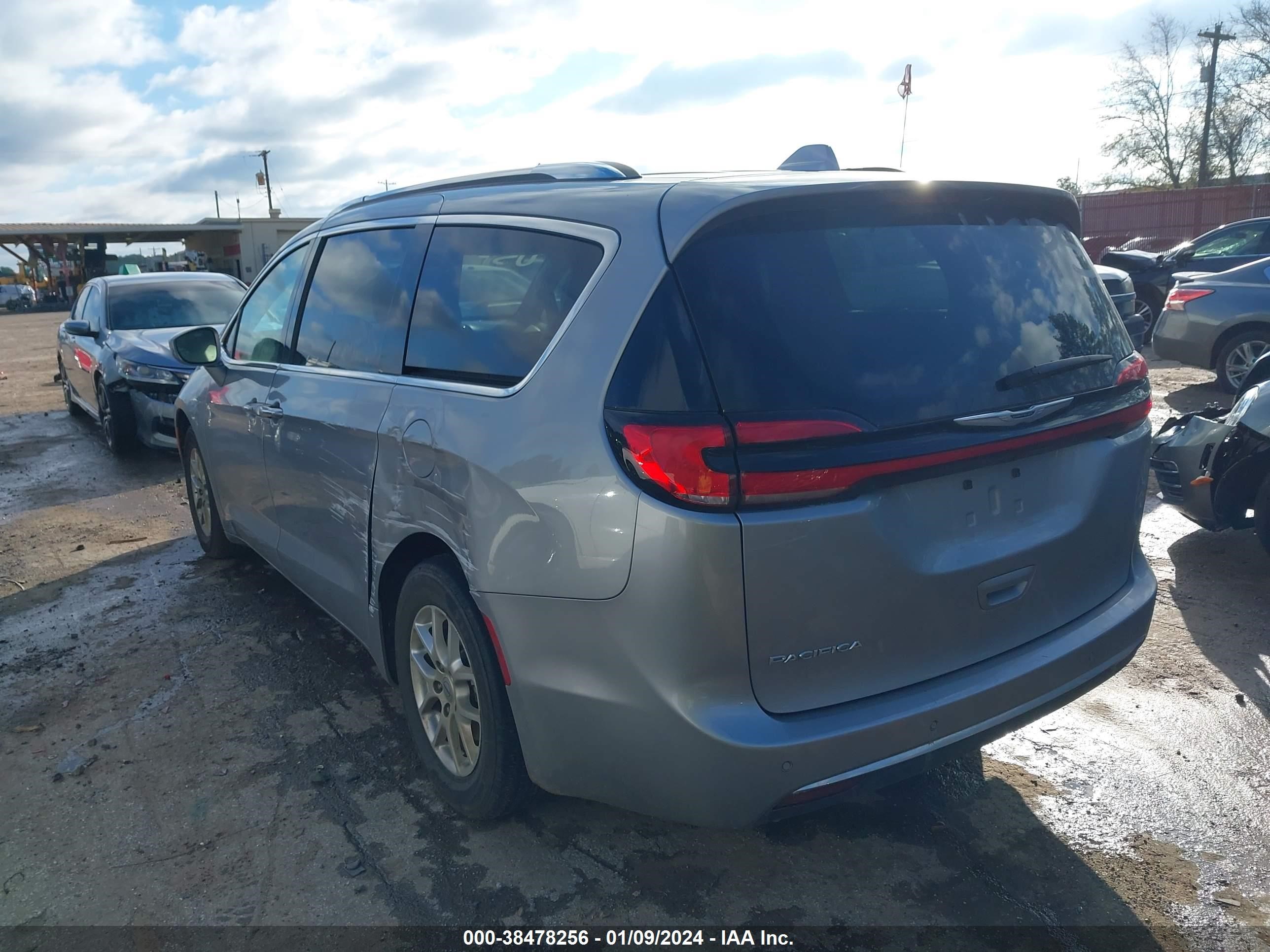 Photo 2 VIN: 2C4RC1BG3MR595761 - CHRYSLER PACIFICA 