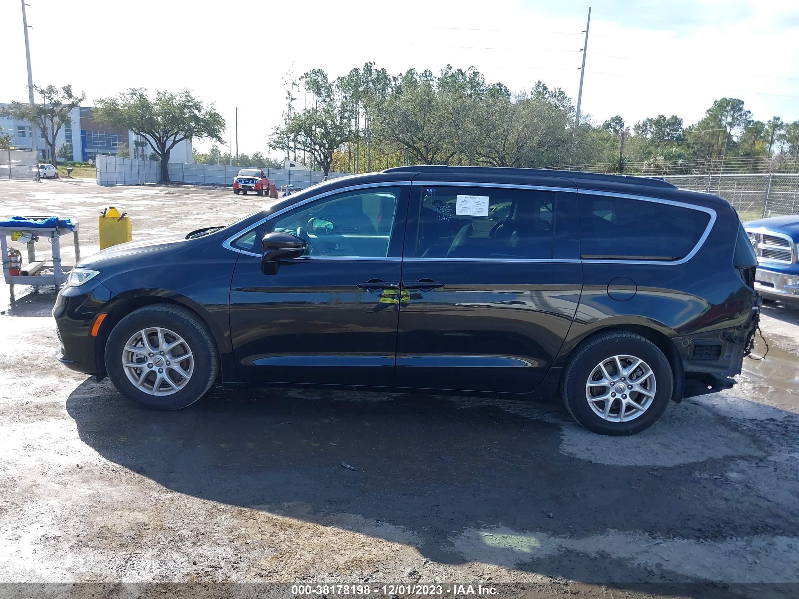 Photo 13 VIN: 2C4RC1BG3NR114070 - CHRYSLER PACIFICA 