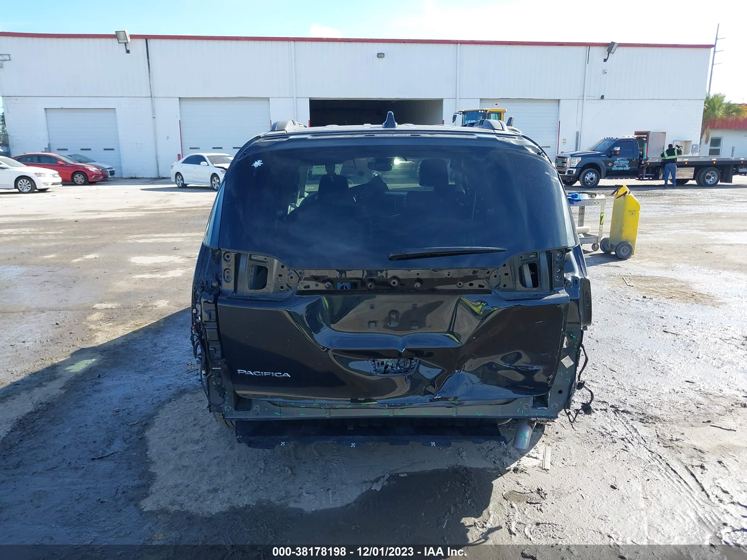 Photo 15 VIN: 2C4RC1BG3NR114070 - CHRYSLER PACIFICA 