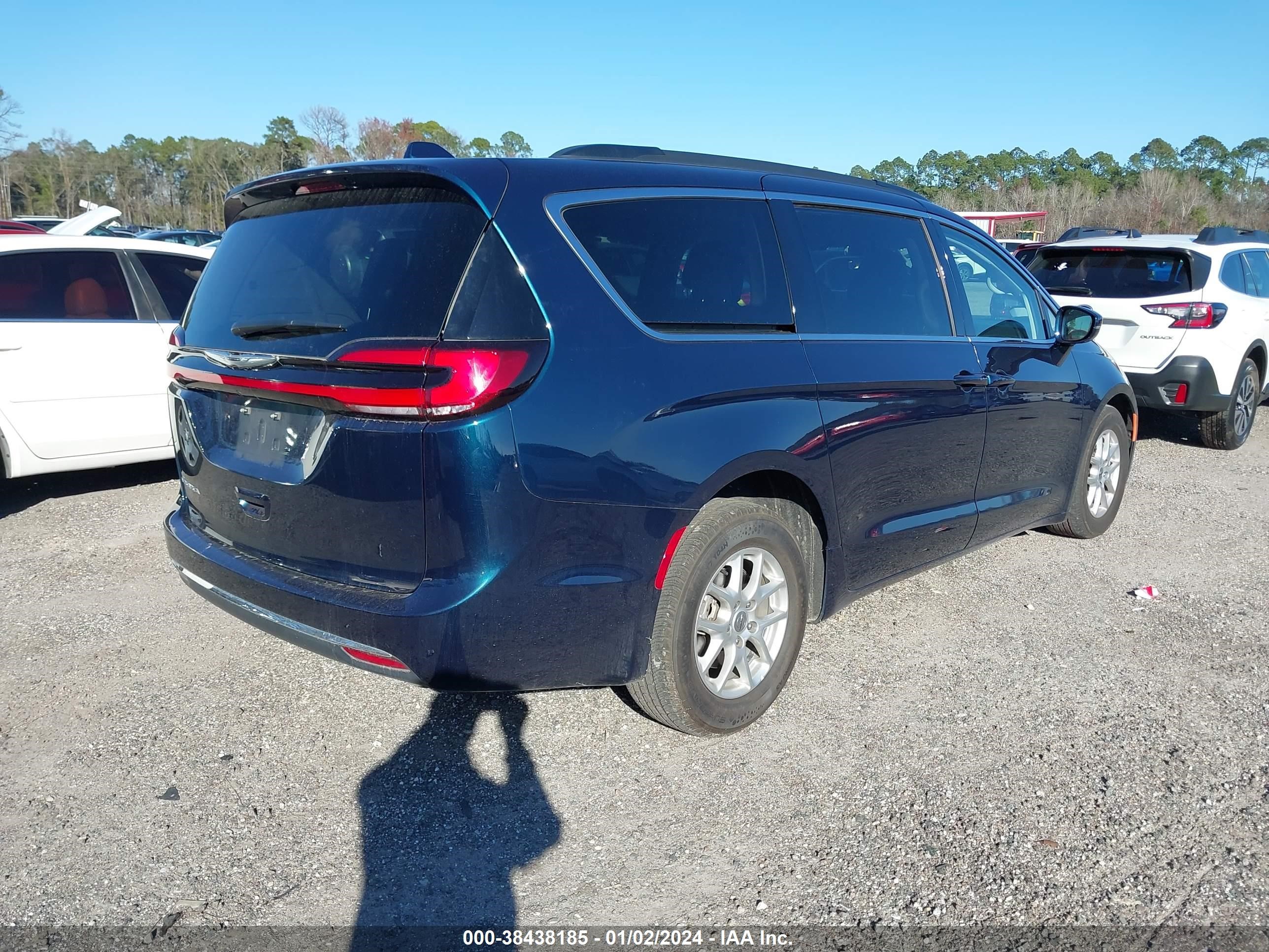 Photo 3 VIN: 2C4RC1BG3NR182210 - CHRYSLER PACIFICA 