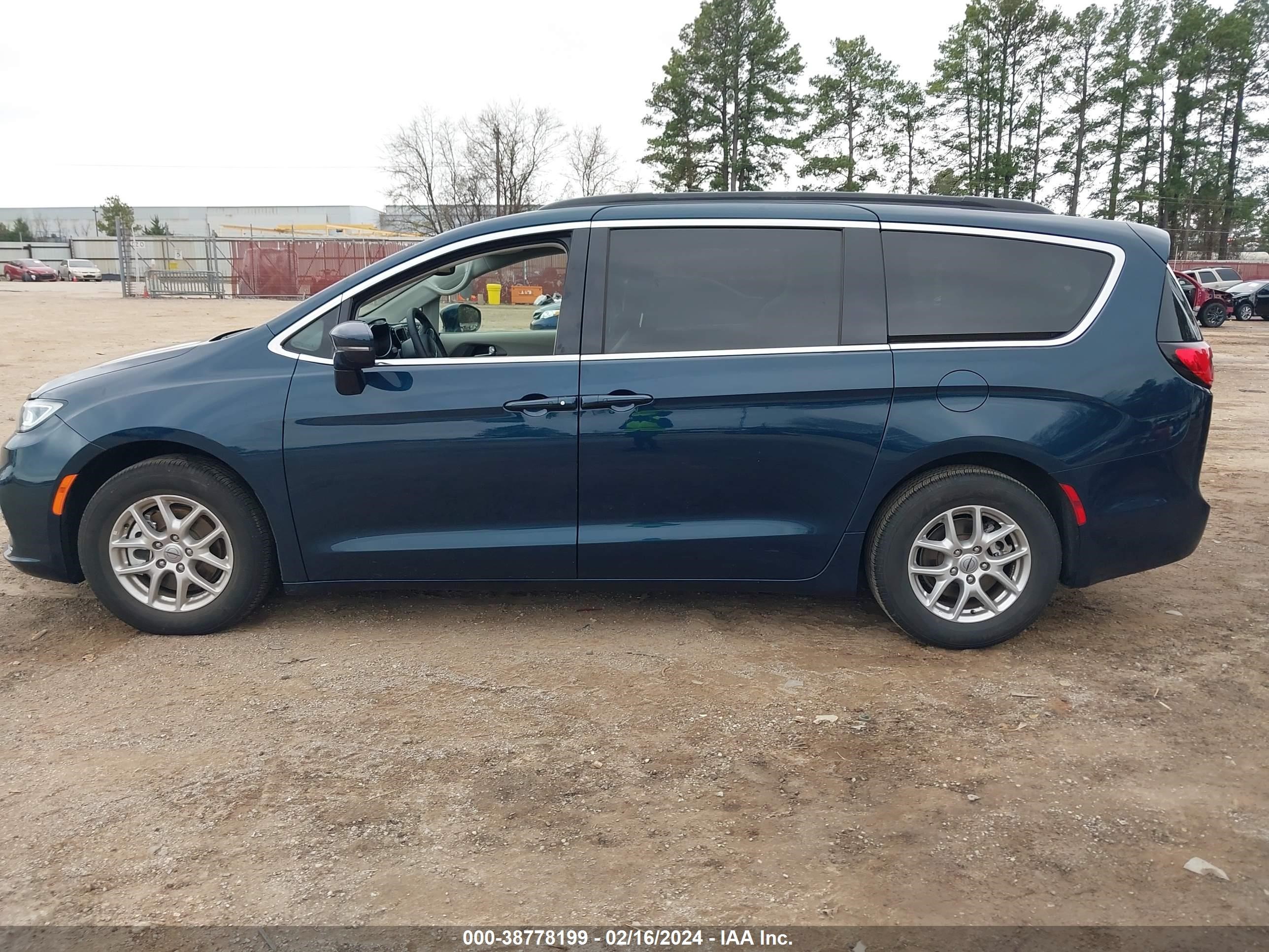 Photo 14 VIN: 2C4RC1BG3NR233821 - CHRYSLER PACIFICA 