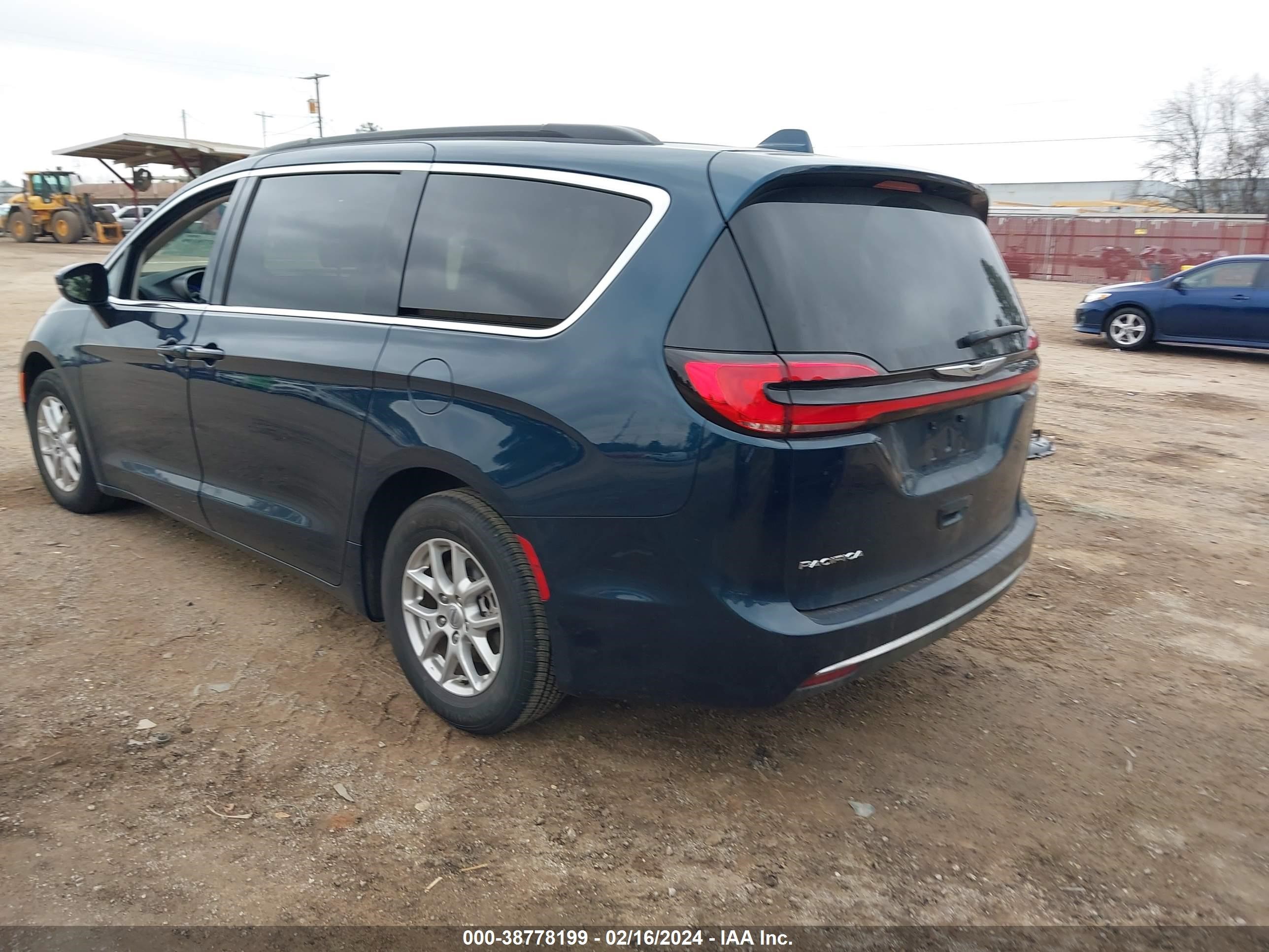 Photo 2 VIN: 2C4RC1BG3NR233821 - CHRYSLER PACIFICA 