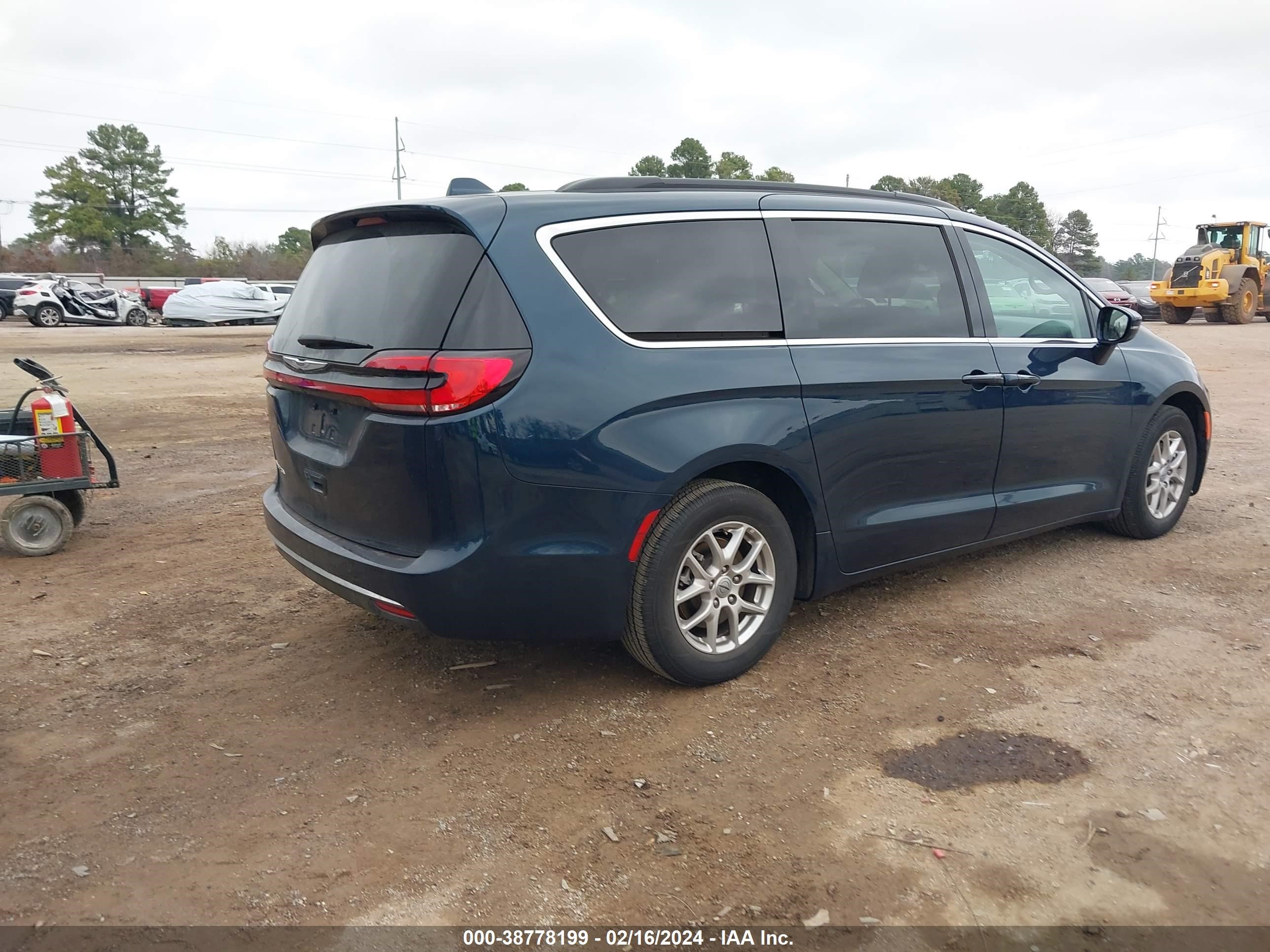 Photo 3 VIN: 2C4RC1BG3NR233821 - CHRYSLER PACIFICA 