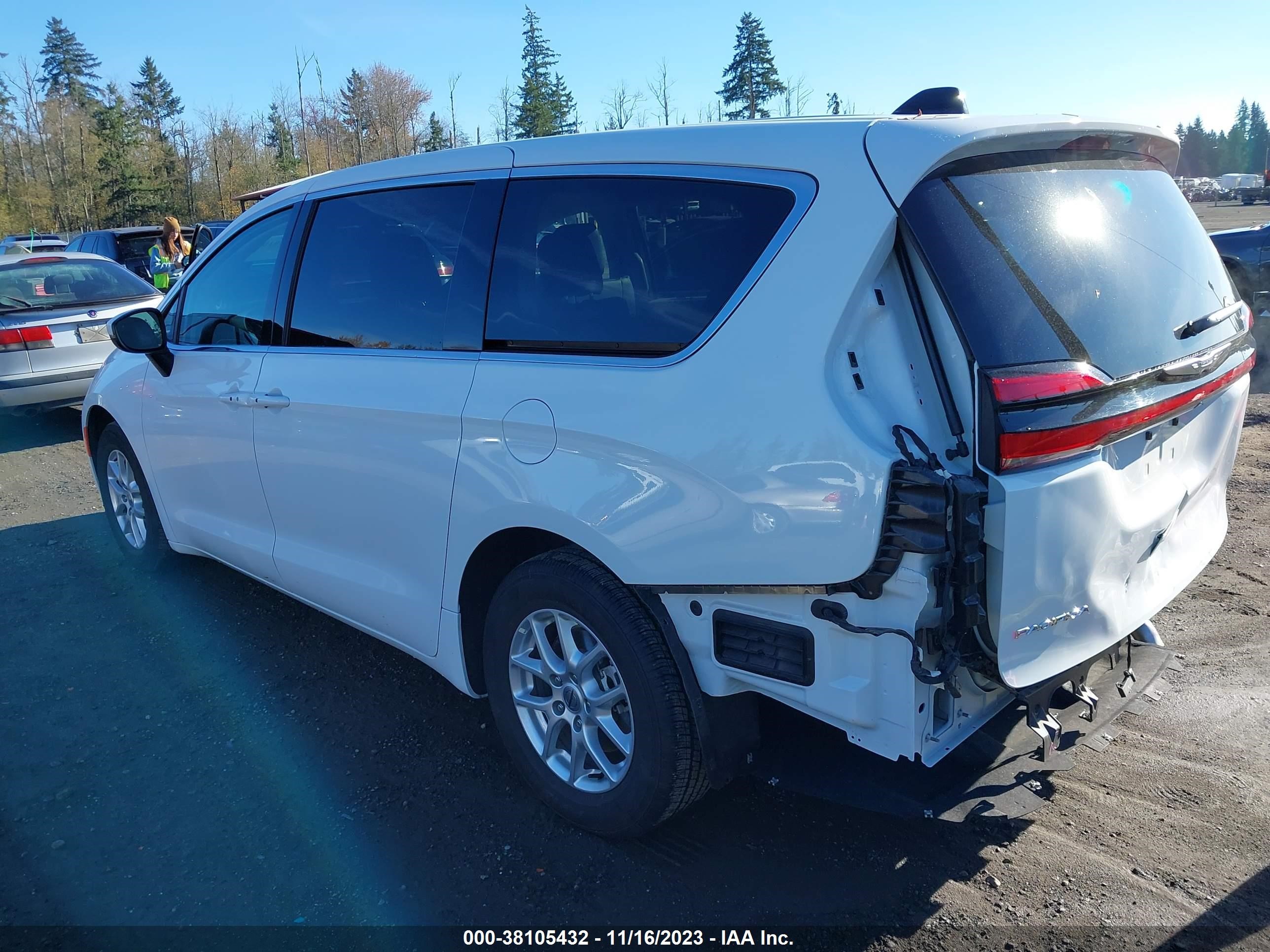 Photo 2 VIN: 2C4RC1BG3PR566748 - CHRYSLER PACIFICA 