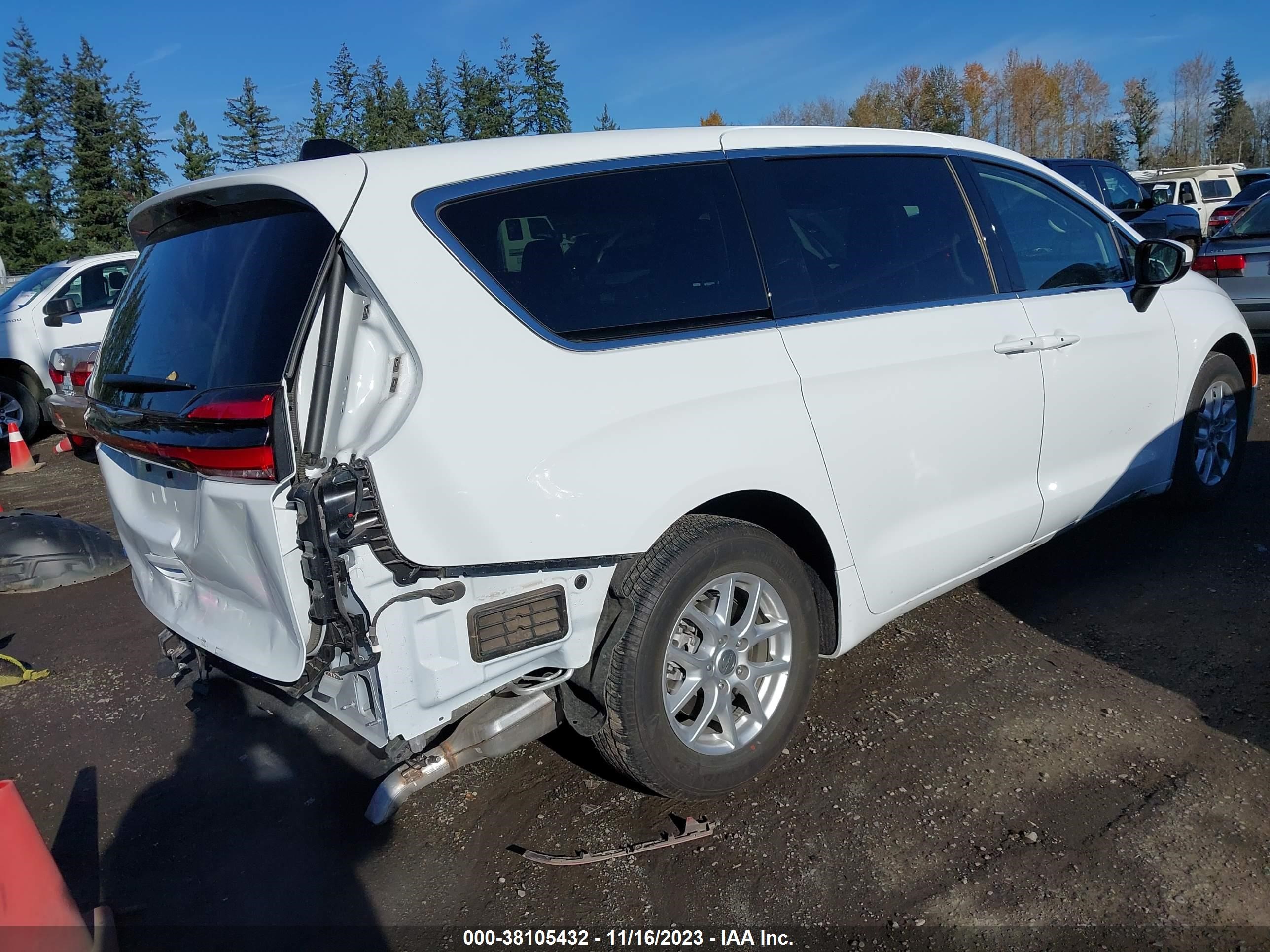 Photo 3 VIN: 2C4RC1BG3PR566748 - CHRYSLER PACIFICA 