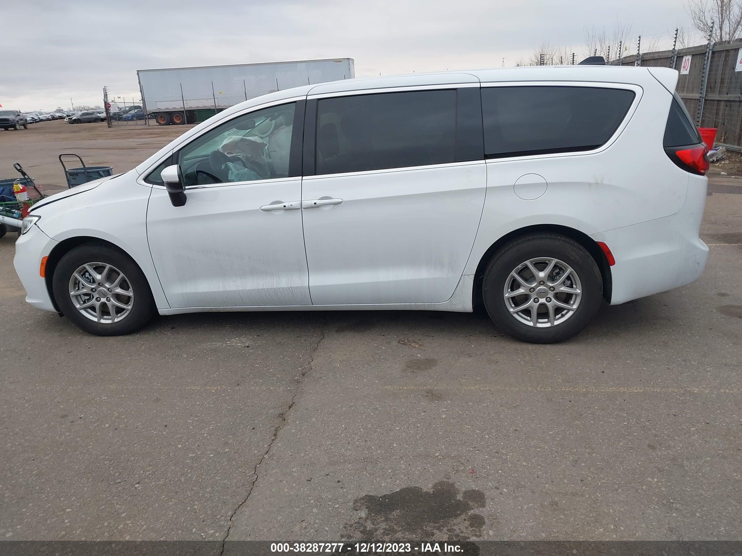 Photo 13 VIN: 2C4RC1BG3PR590631 - CHRYSLER PACIFICA 