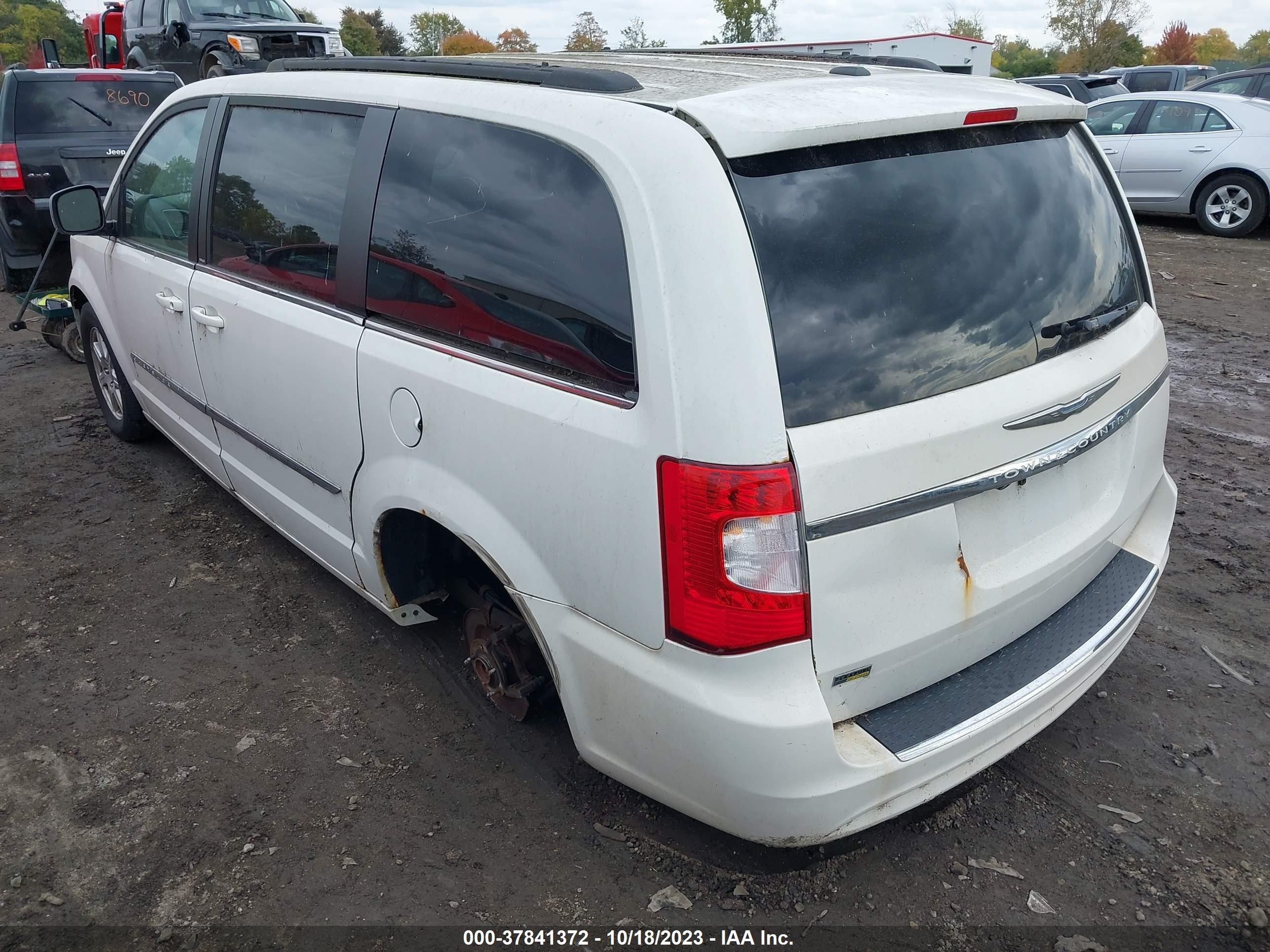 Photo 2 VIN: 2C4RC1BG4CR213333 - CHRYSLER TOWN & COUNTRY 