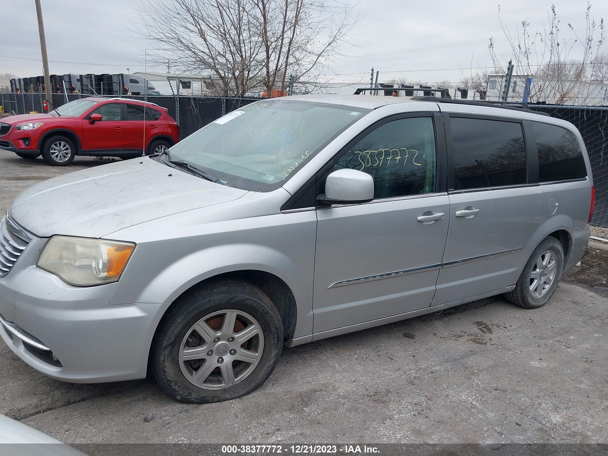 Photo 1 VIN: 2C4RC1BG4CR286900 - CHRYSLER TOWN & COUNTRY 