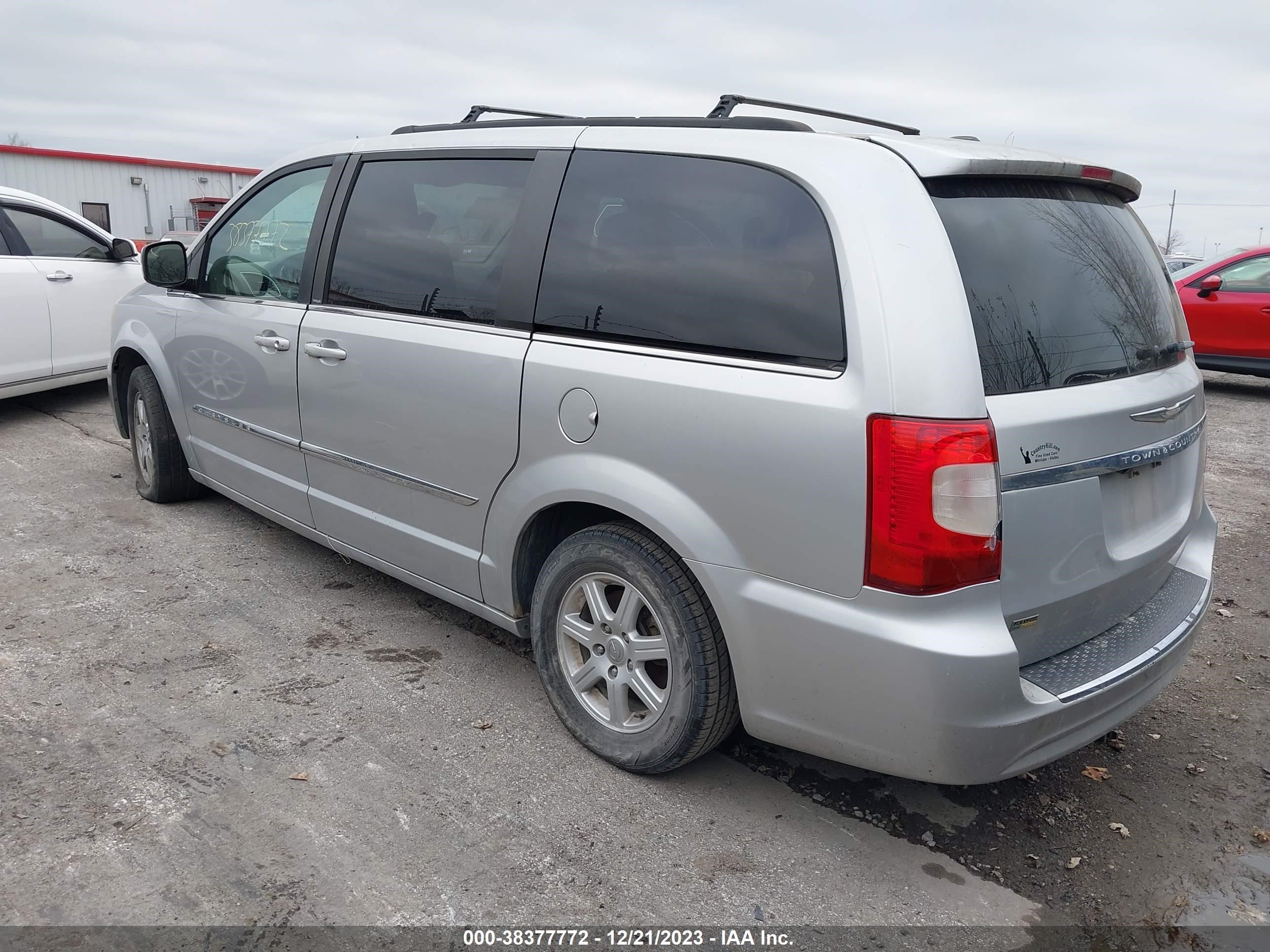 Photo 2 VIN: 2C4RC1BG4CR286900 - CHRYSLER TOWN & COUNTRY 