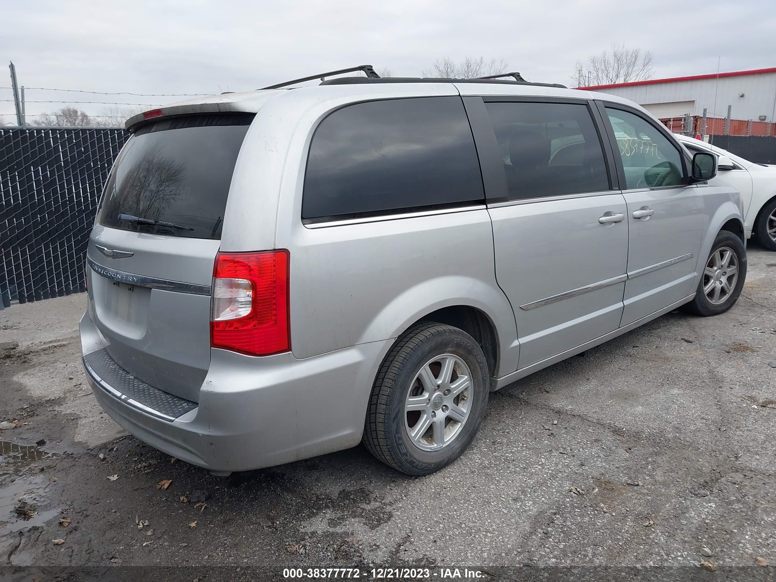 Photo 3 VIN: 2C4RC1BG4CR286900 - CHRYSLER TOWN & COUNTRY 